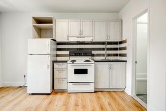 Building Photo - 539 Rue Prince Arthur O