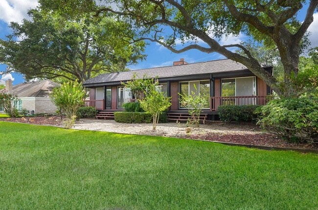 Building Photo - 826 Merrick Dr