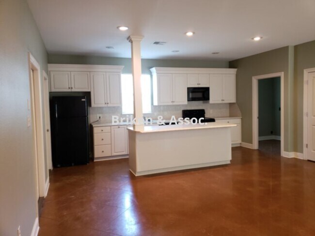 Building Photo - 2731 Chalet au Droit