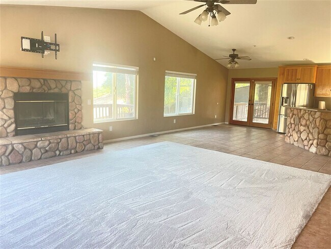 Foto del edificio - Views Galore from this Harbison Canyon Home!