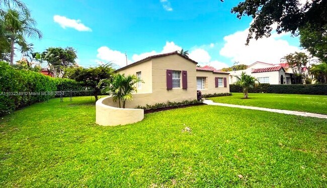 Building Photo - 628 Alcazar Ave