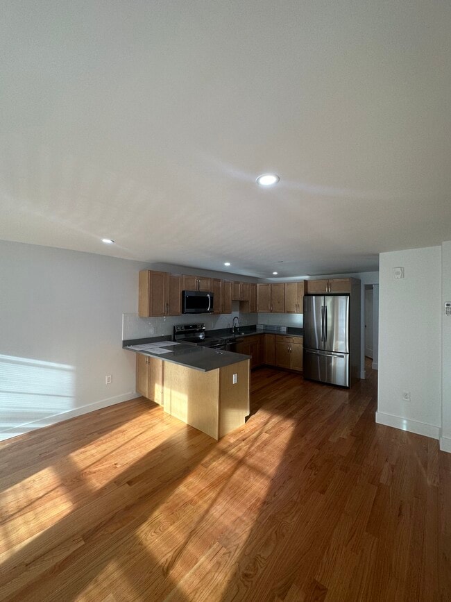 Building Photo - 142 Prospect St