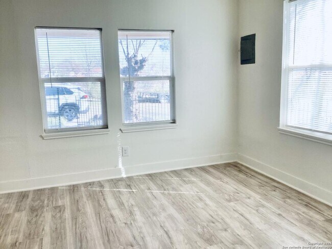 Building Photo - 2254 I-35