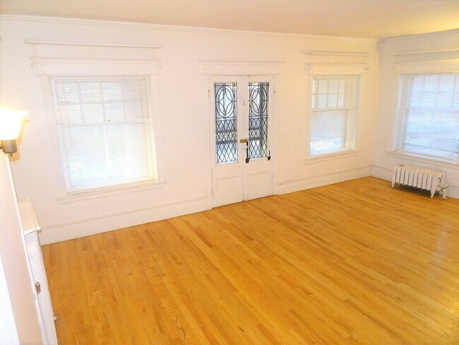Building Photo - 4836 S Dorchester Ave