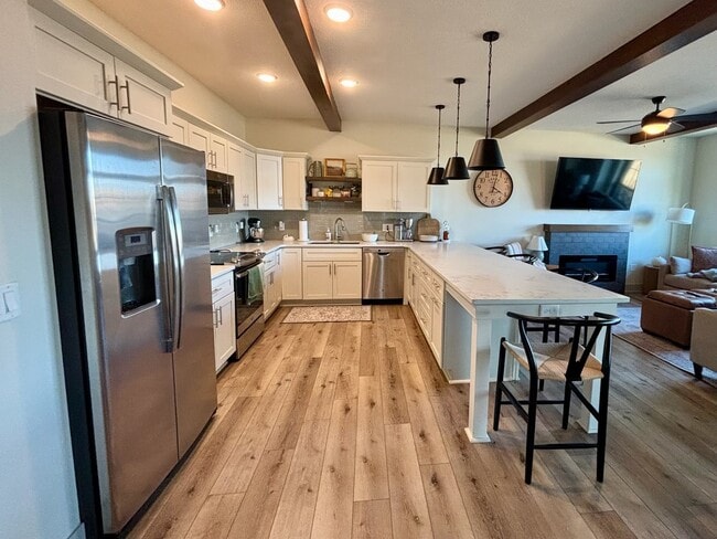 Building Photo - 6460 Galleria Dr