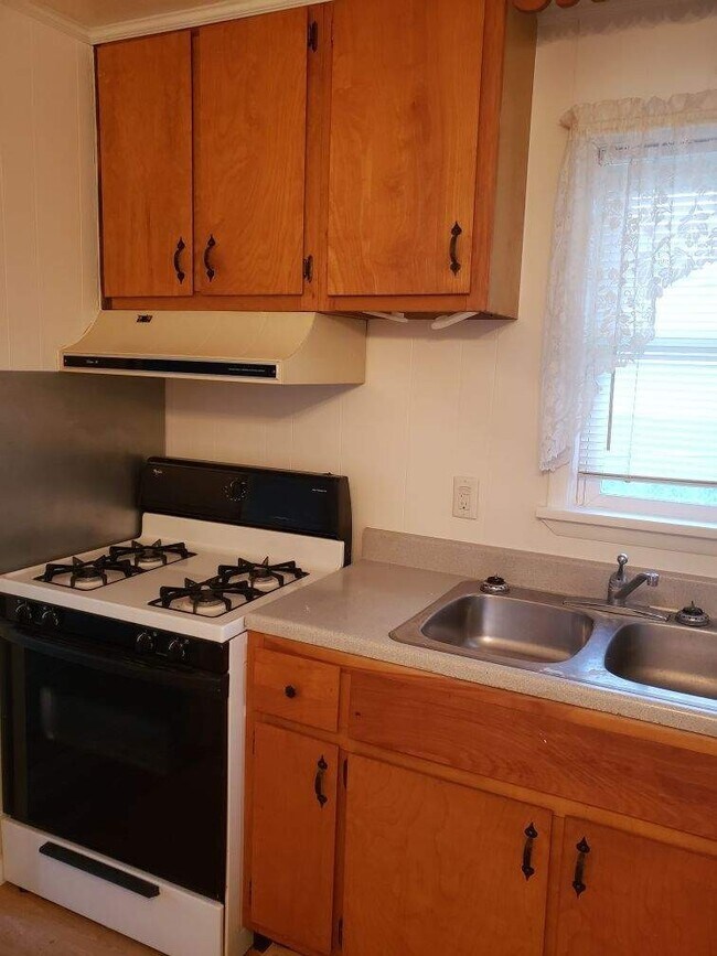 Foto del edificio - 2 Bedroom Single Family Home with Garage