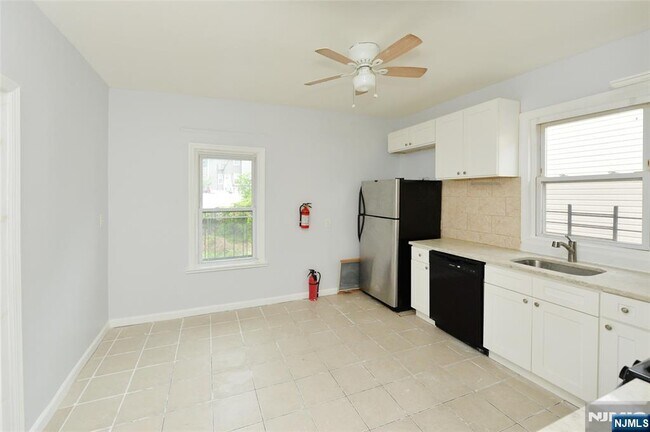 Foto del edificio - 45-47-47 Hedden Terrace