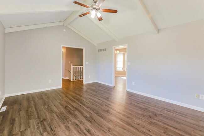 Building Photo - 1504 Manor Cir