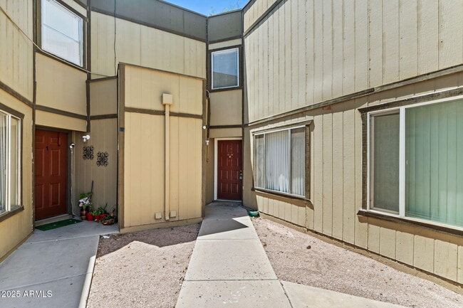 Building Photo - 1742 E Pepper Cir