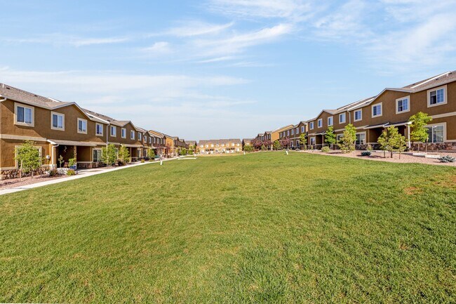 Foto del edificio - Welcome to The Pines at Forest Meadows 3 B...
