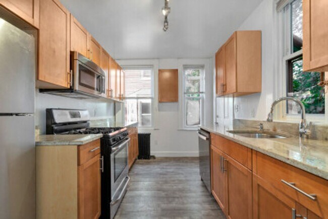Foto del edificio - 5 bed 2 bath - Brighton - 9/1