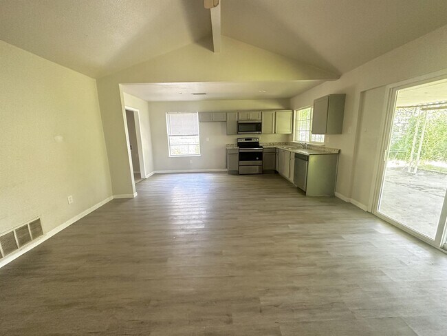 Building Photo - 1554 Willowbrook St