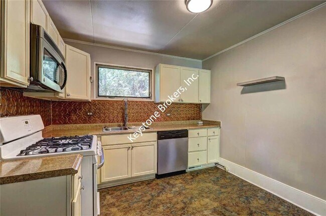 Building Photo - 604 Hale Ave