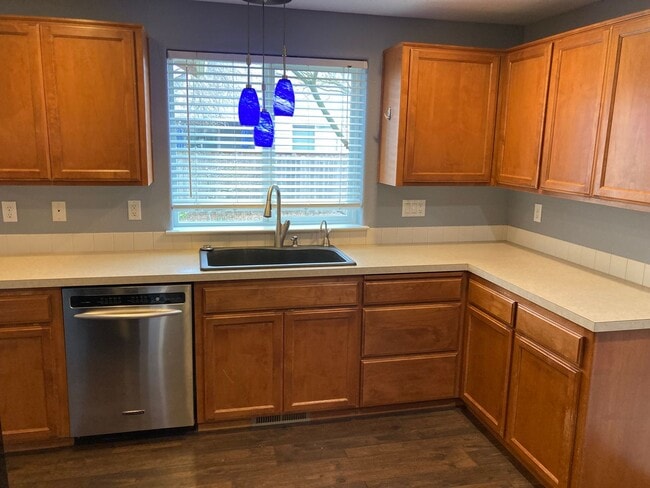 Building Photo - Four Bedroom Home in Keizer