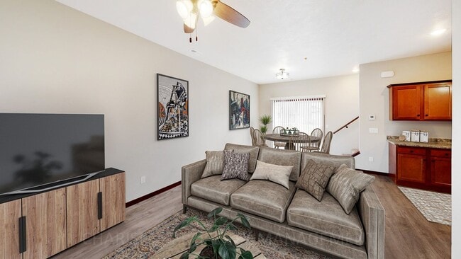 Foto del edificio - 3 BD, 2.5 BA TOWNHOME, DOUBLE ATTACHED GARAGE, PET FRIENDLY, HARRISBURG