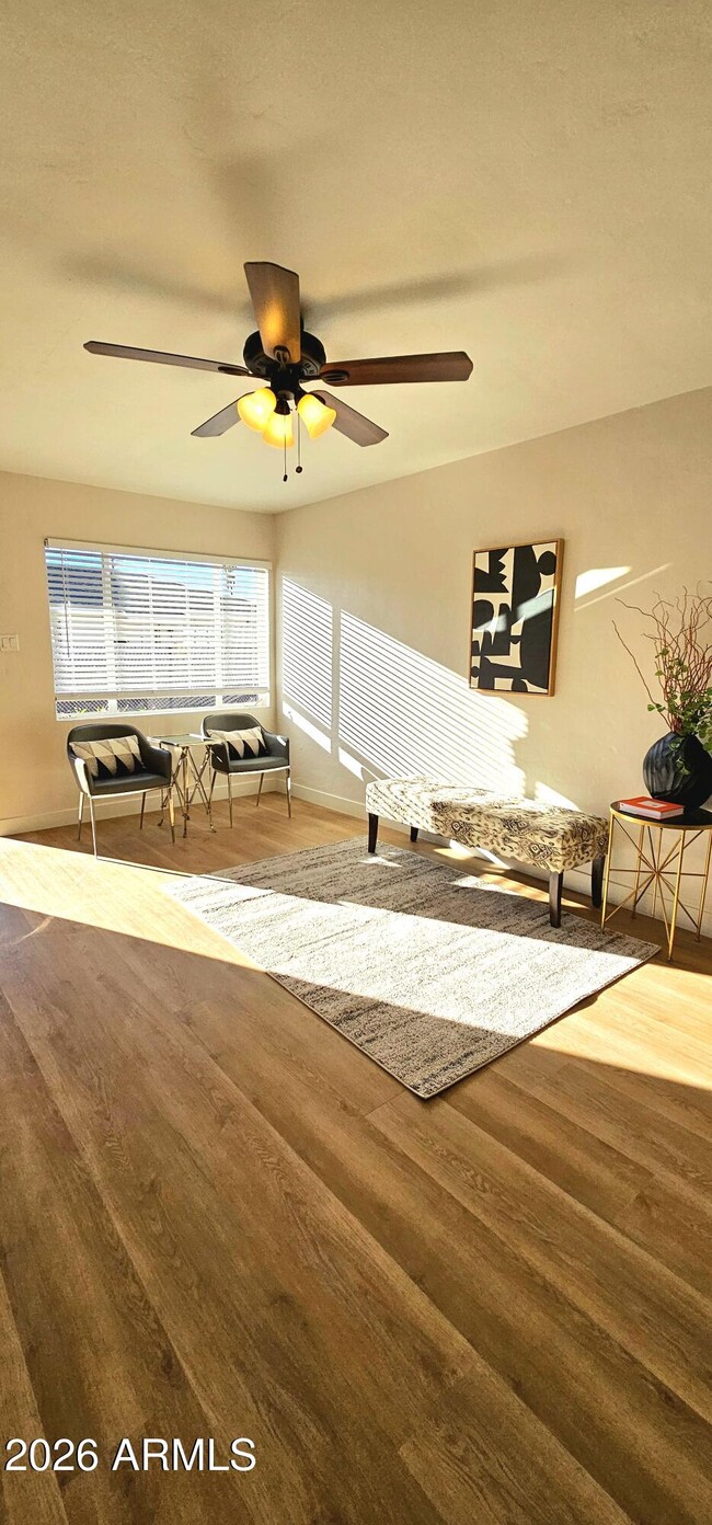 Foto del edificio - 1308 W Whitton Ave