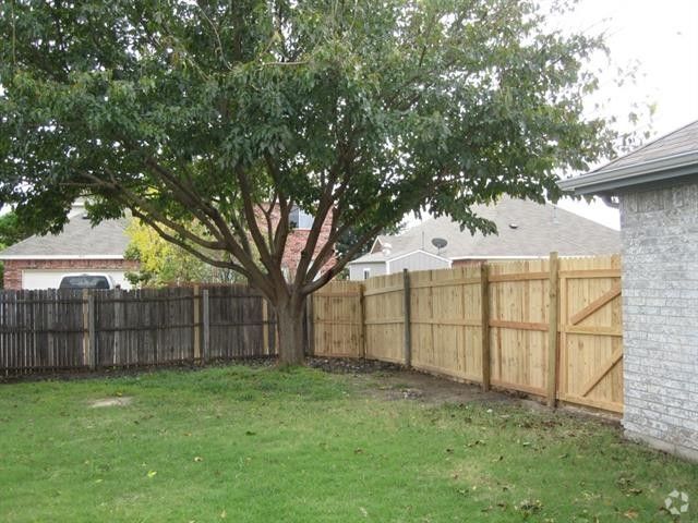Building Photo - 7418 Fairfield Dr