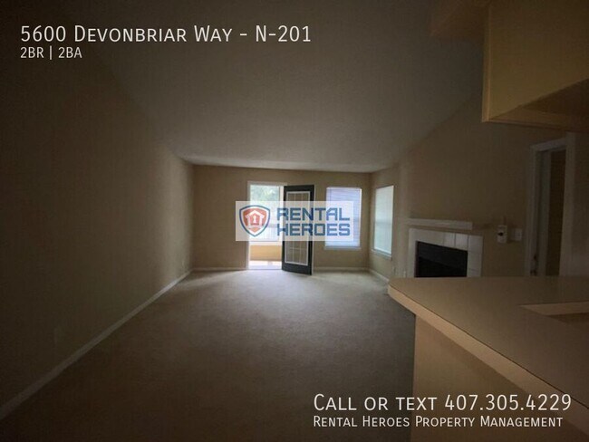 Foto del edificio - 5600 Devonbriar Way