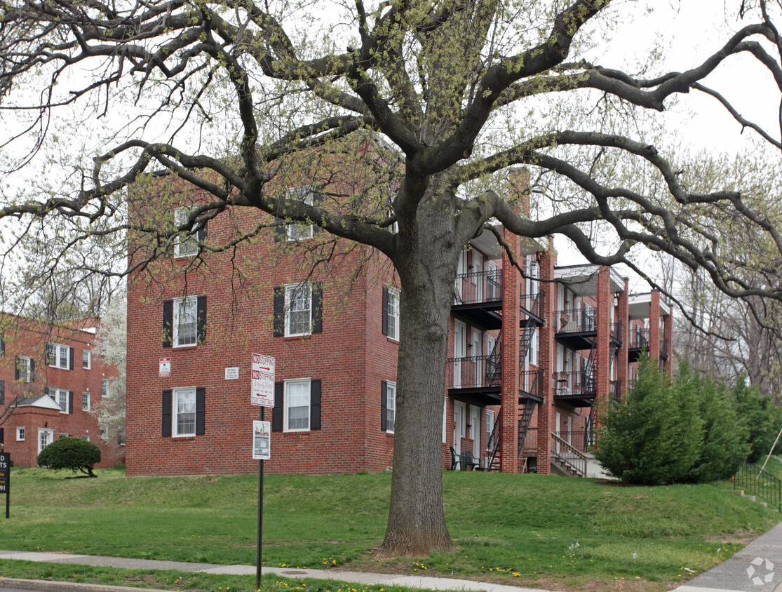 Foto del edificio - Falls Road Apartments