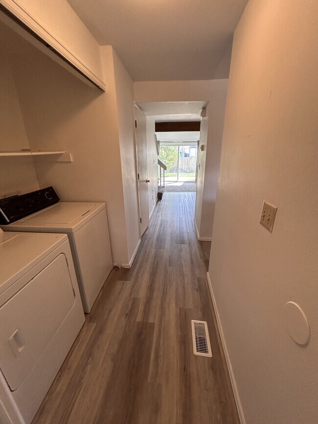 Foto del edificio - 954 Brant Hollow Ct
