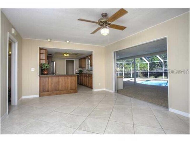 Building Photo - 2225 Riviera Dr