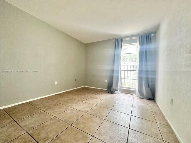 Building Photo - 6890 N Kendall Dr