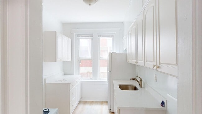 Building Photo - 42 Longwood Ave