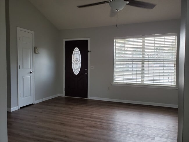 Foto del edificio - AVAILABLE MID-MARCH 2026! (Pet Friendly)