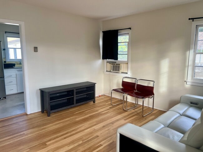 Foto del edificio - 525 W Plymouth St