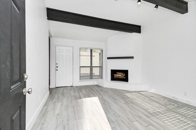 Foto del edificio - 8573 Wilcrest Dr