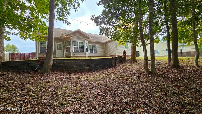 Building Photo - 300 Buoy Ct