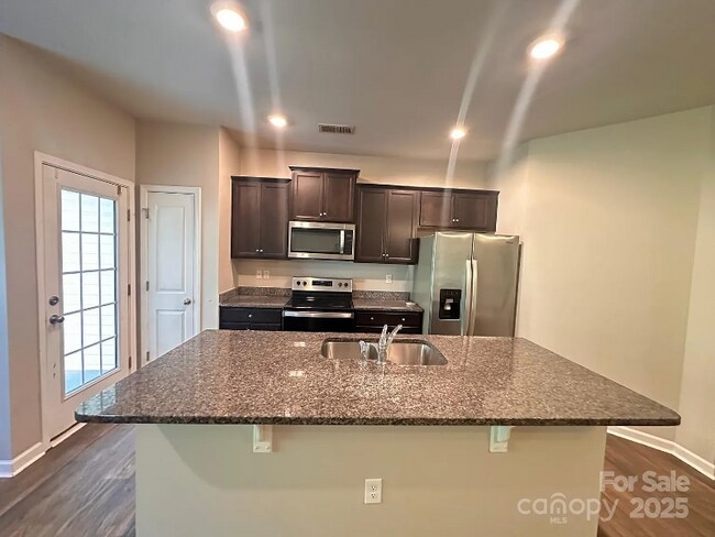 Foto del edificio - 6029 Guildford Hill Ln