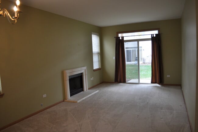 Building Photo - 819 Genesee Dr