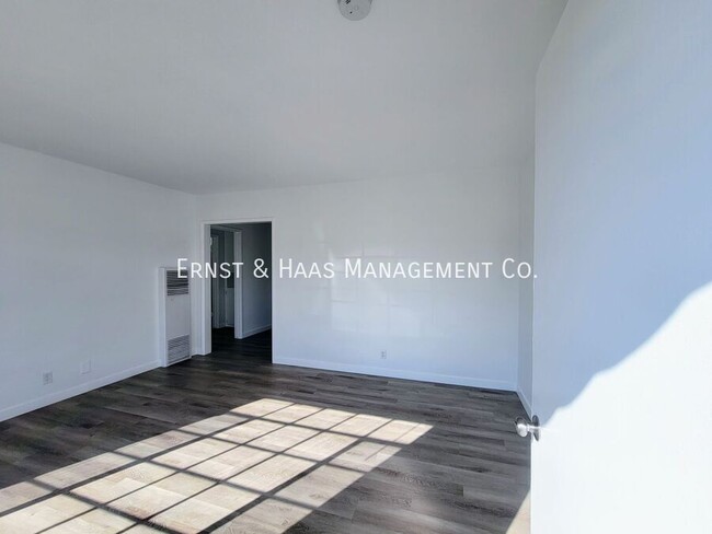 Foto del edificio - Lovely 1 Bedroom Apartment with Fresh Pain...