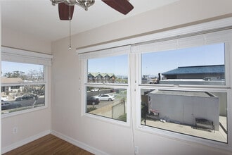 Building Photo - 3040 Cañon St