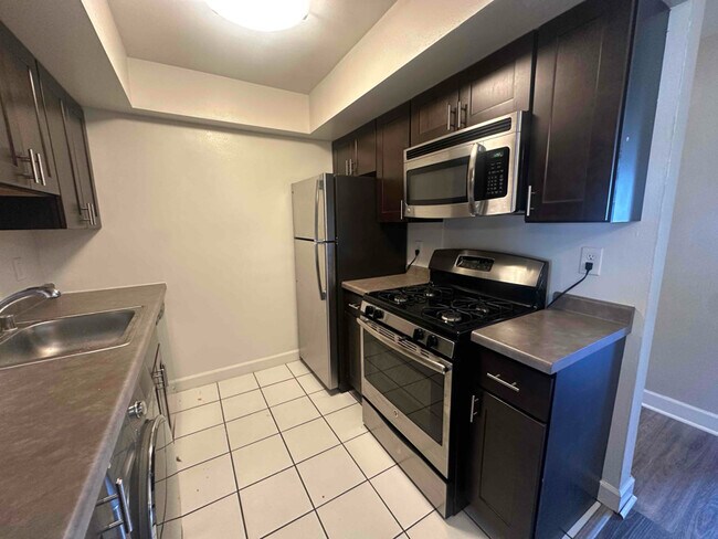 Foto del edificio - 2260 N Summit Ave