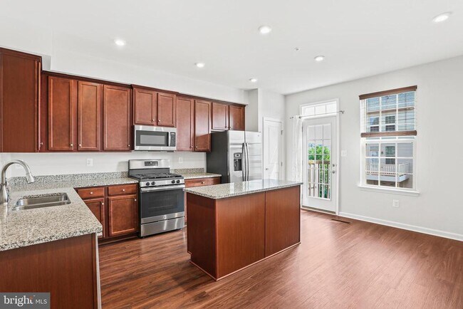 Building Photo - 2923 Glendale Ave