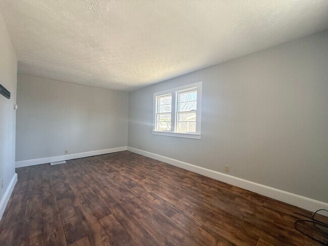 Foto del edificio - 3-Bedroom Home with Carport and Spacious Rooms Near Tennessee Tech & Downtown Cookeville