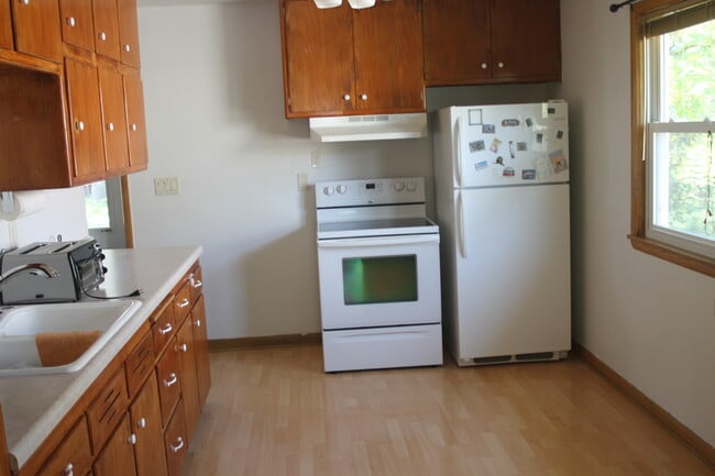 kitchen - 526 S 16th Ave