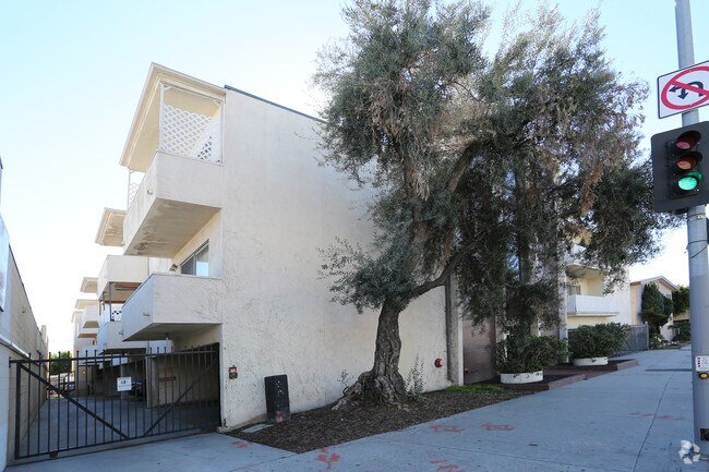 Foto del edificio - 10006 Palms Blvd
