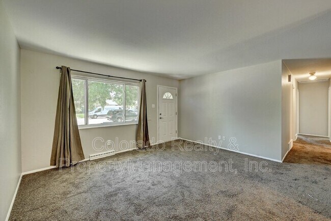 Building Photo - 657 S Jasmine Way