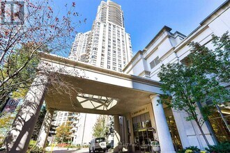 Building Photo - 25 Kingsbridge Garden Cir