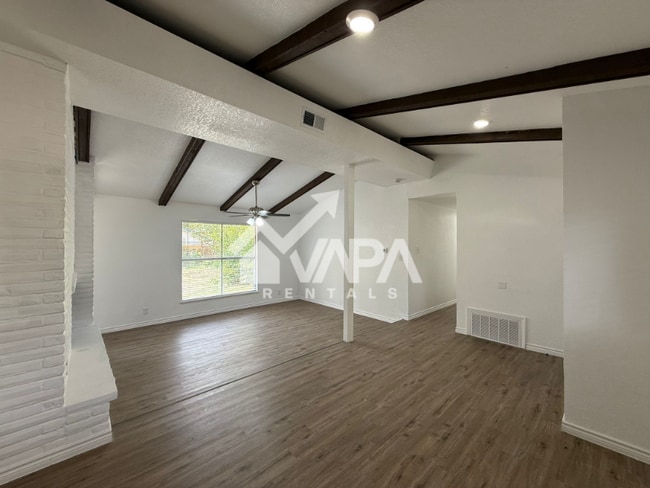 Building Photo - 4131 Valleyfield Dr