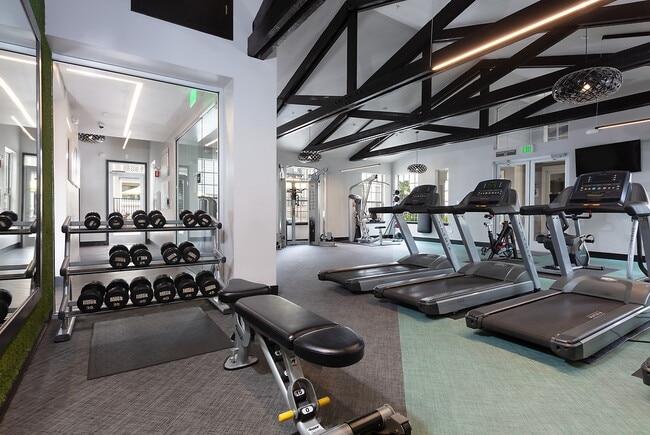 Building Photo - Crow Canyon