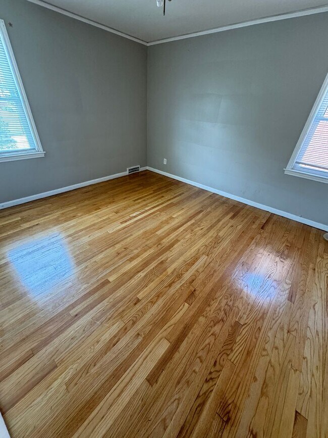 Foto del edificio - COMING SOON! 3-Bedroom Brick Colonial in Greenwich