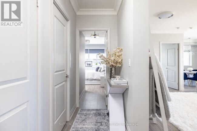 Building Photo - 400 Adelaide St E