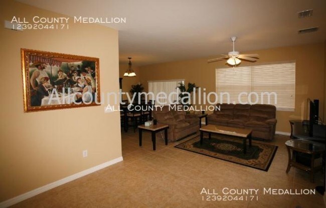 Building Photo - 3 bedroom in North Fort Myers FL 33917