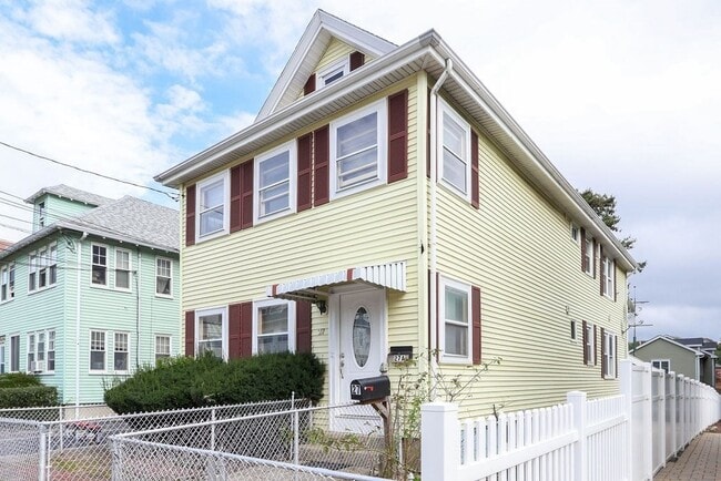Building Photo - 27 Waverley Ave