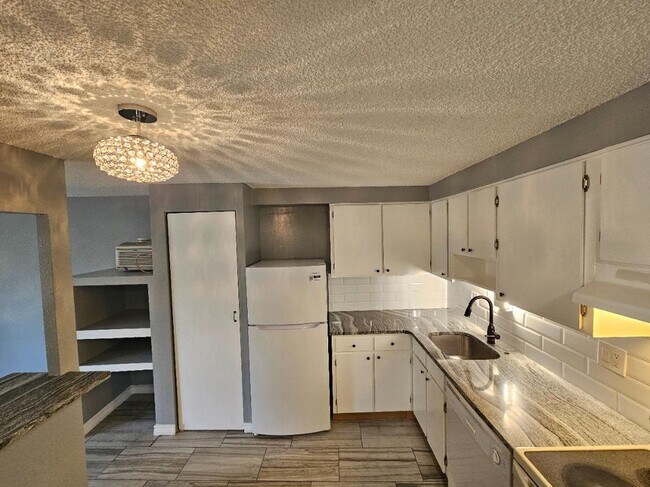 Photo - 1302 S Parker Rd Apartment