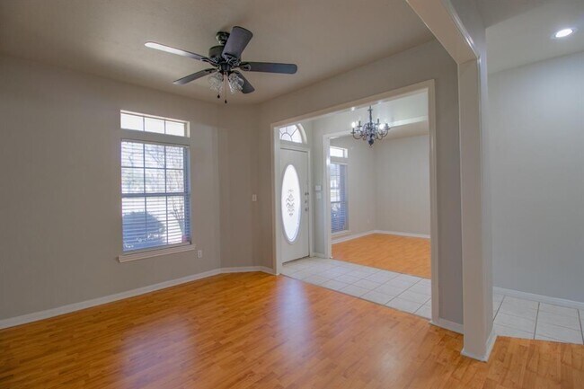 Foto del edificio - 504 Oakwood Blvd